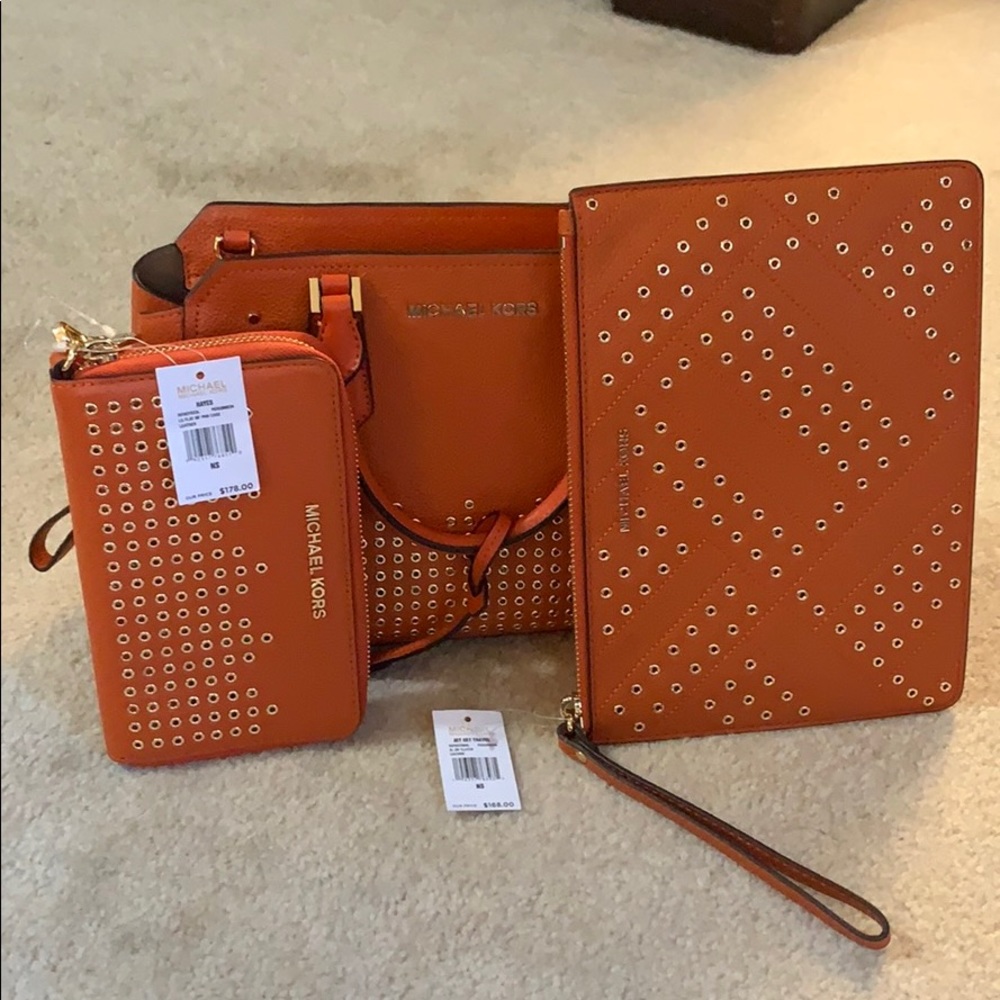 3pcs Micheal Kors Hayes Satchel / Wallet / clutch